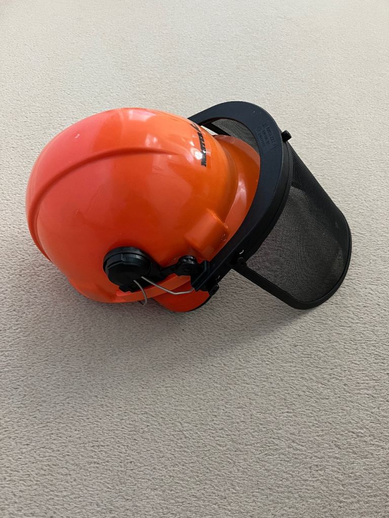 Forestry safety helmet with ear defenders and mesh visor, suitable for head sizes 52-62cm. 