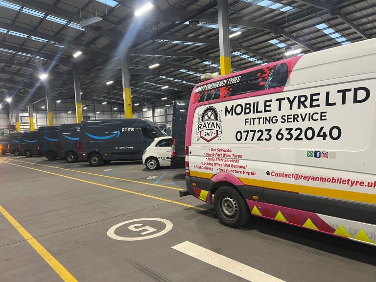 Mobile tyre emergency service 