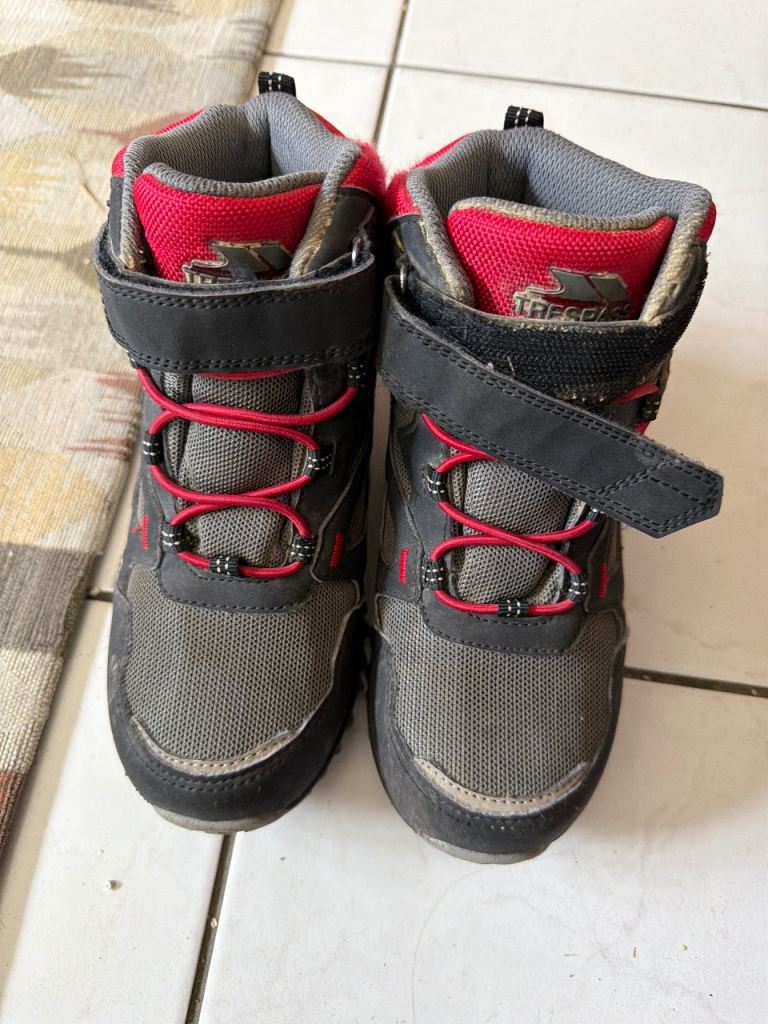 Kids waterproof walking boots UK size 1. Barely worn