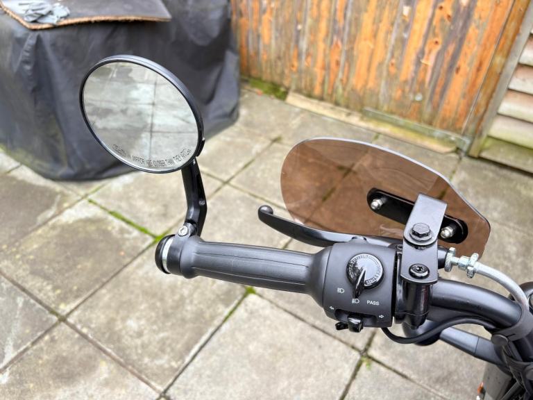 2023 / 23 Royal Enfield CLASSIC 350 £3250 Black 201 miles.