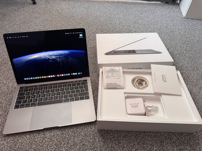 Macbook Pro mid 2019 Touchbar 13 inch Space Grey laptop Quad core