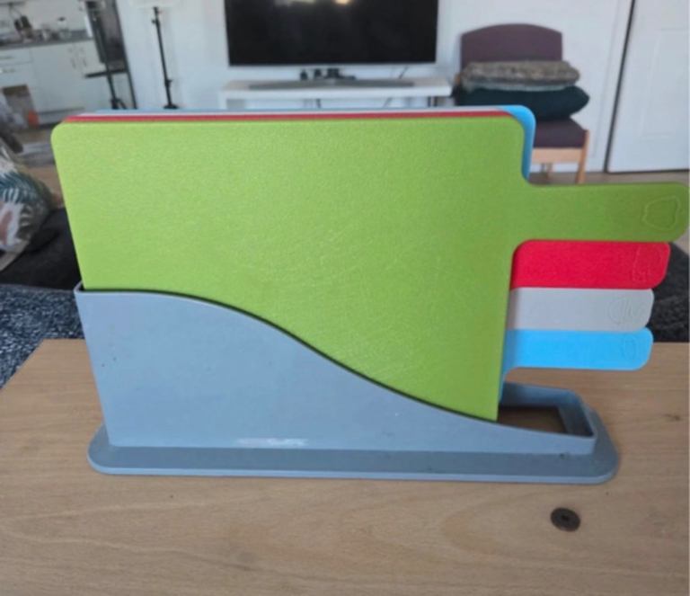Hardly used chopping board (still in great condition)