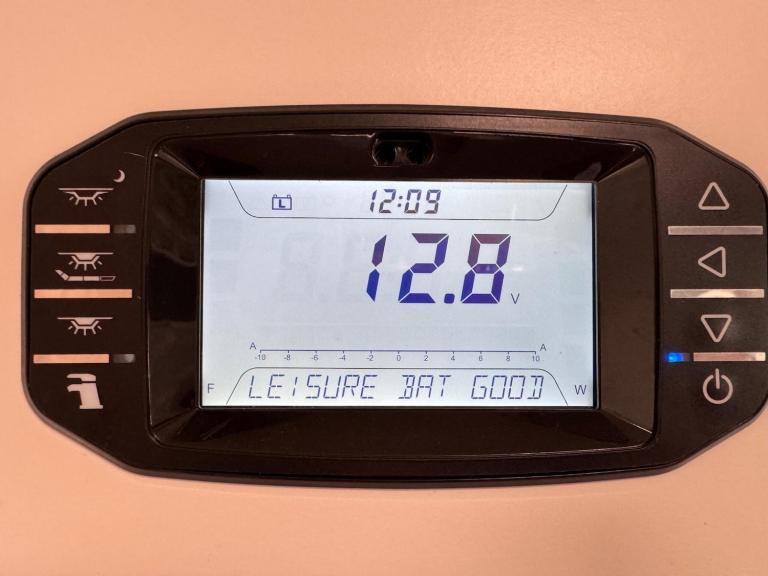 SWIFT ESCAPE 695 - 2017