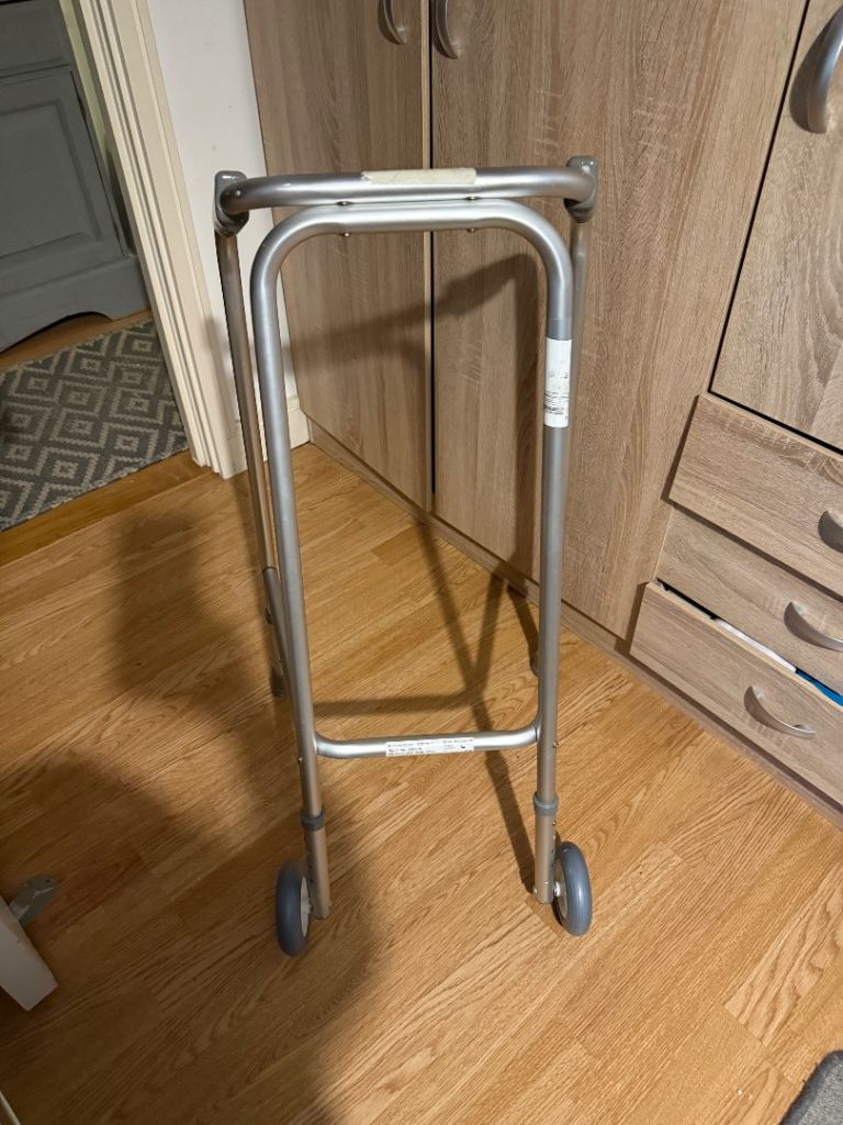 Walking frame 