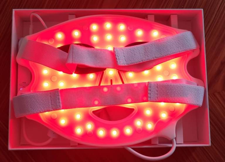 Lustre Clearskin Revive LED Light Therapy Mask - As Good As New