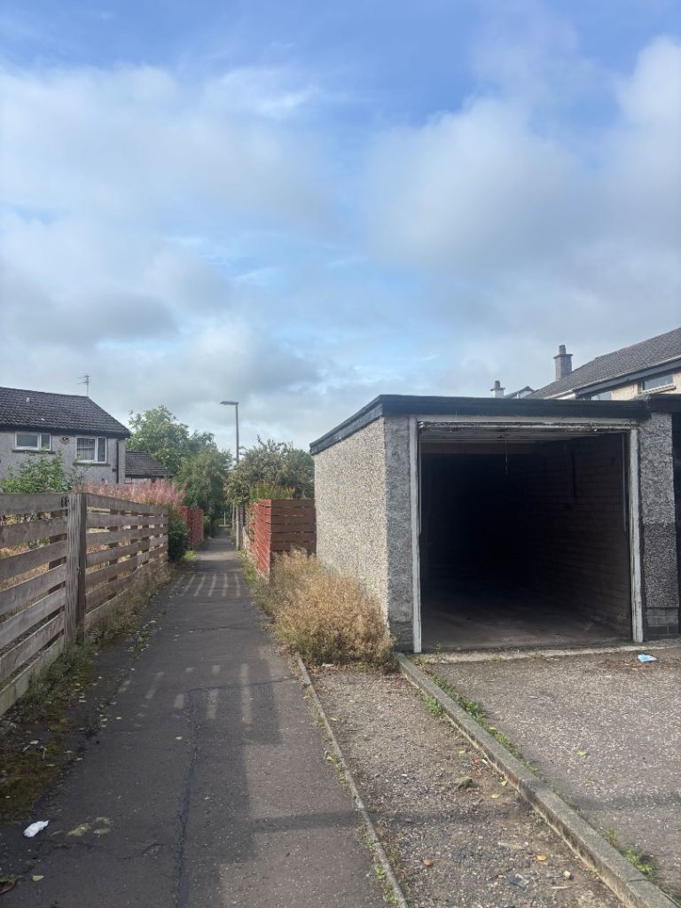 GARAGE / LOCK UP - FOR RENT