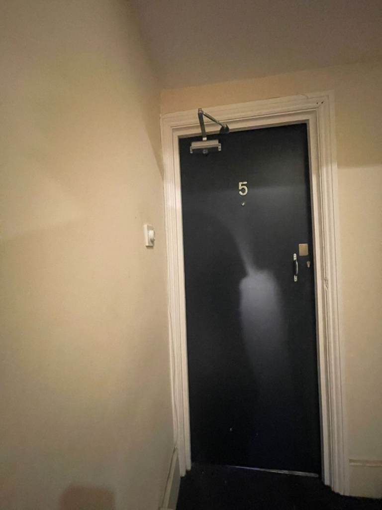 Studio Flat with separate bathroom and Kitchen