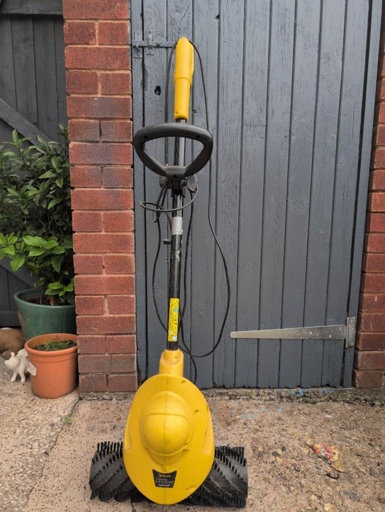 Electric artificial turf brush Good Condition