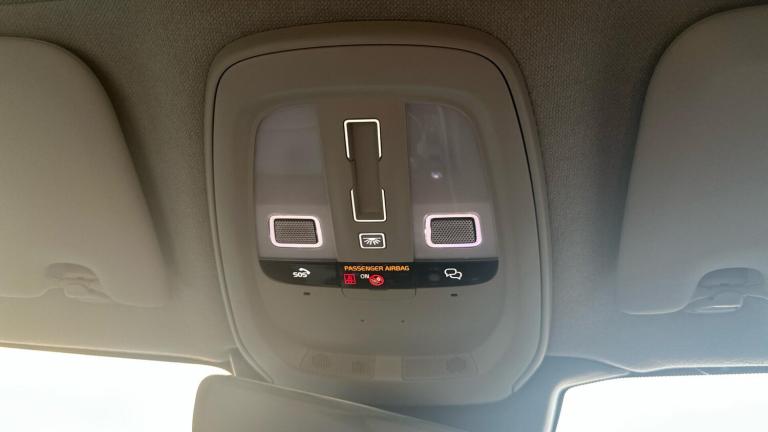  Volvo XC40 2.0 B4 MHEV Ultra Bright DCT Auto Euro 6 (s/s) 5dr Petrol/Electric Hybrid Automatic