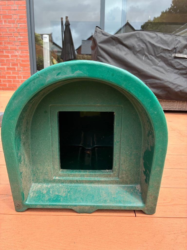 Weatherproof raised outdoor animal house