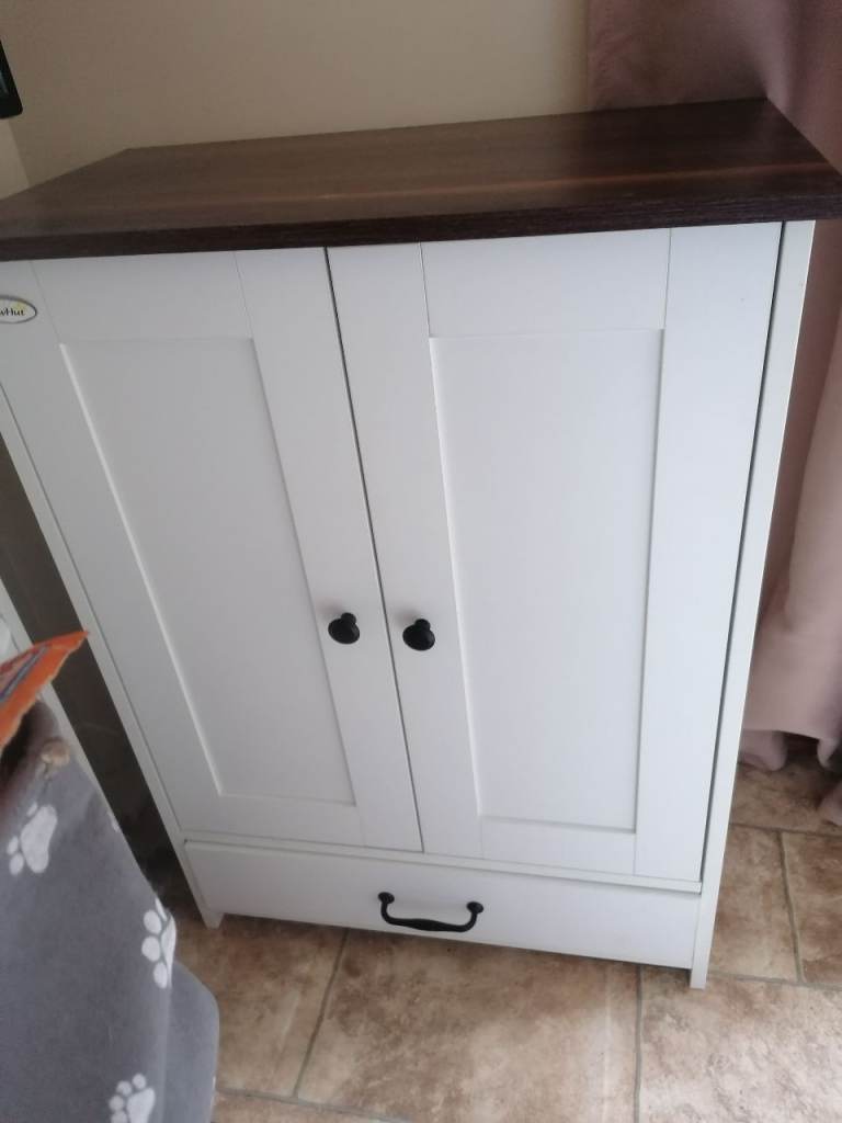 Pet/dog feeding station storage 