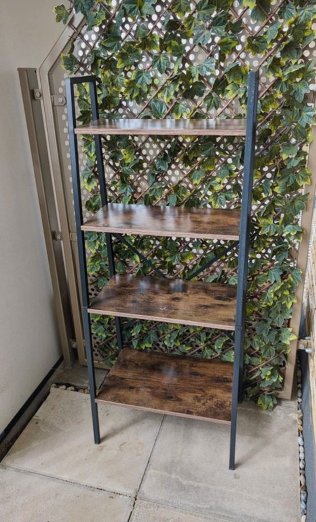 Four tier bookshelf/ storage shelving unit