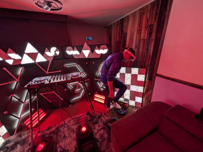 DJ London — £180 / 4 Hours (Speakers Included)