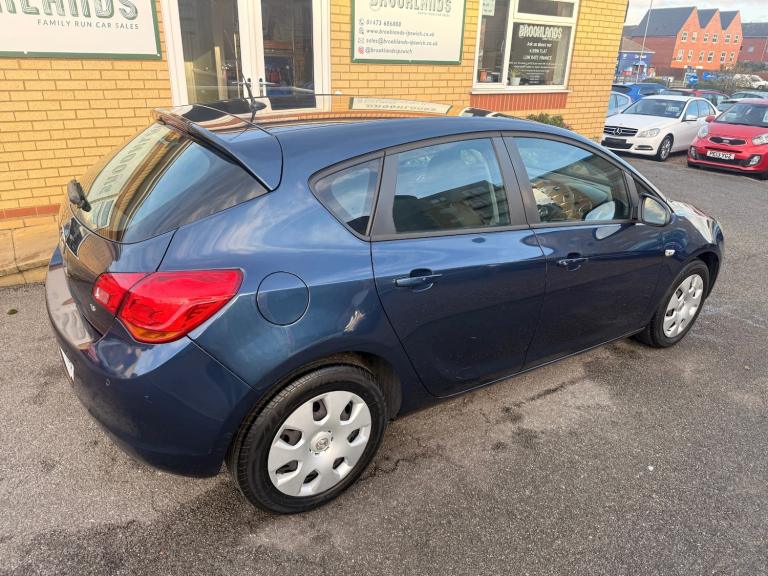 2012 Vauxhall Astra 1.6 Exclusiv Blue 5 Door Low Insurance Group Isofix Aux In
