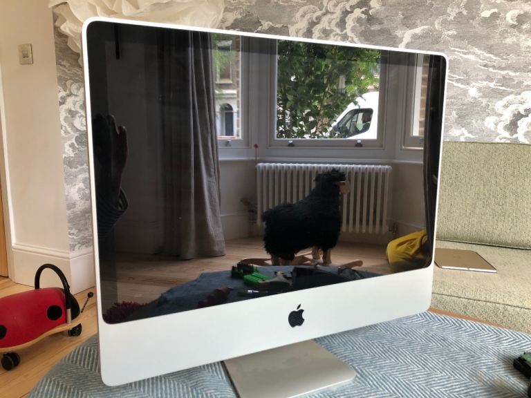 Apple iMac A1225 24inch Desktop - MB418B/A 2.8Ghz Intel Core 2 Duo Extreme