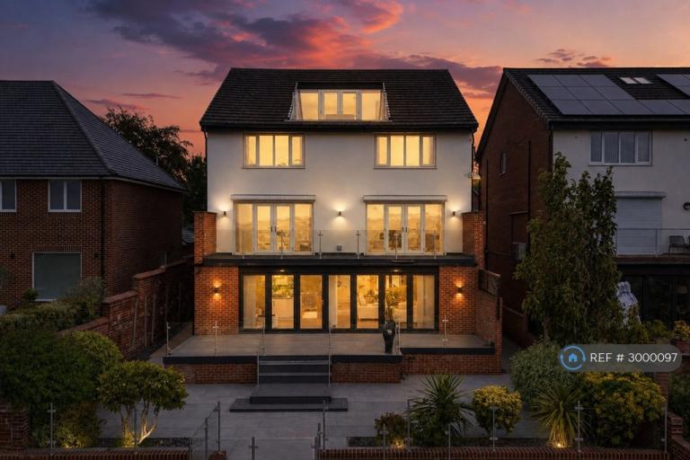 6 bedroom house in Manygates Lane, Wakefield, WF2 (6 bed) (#3000097)