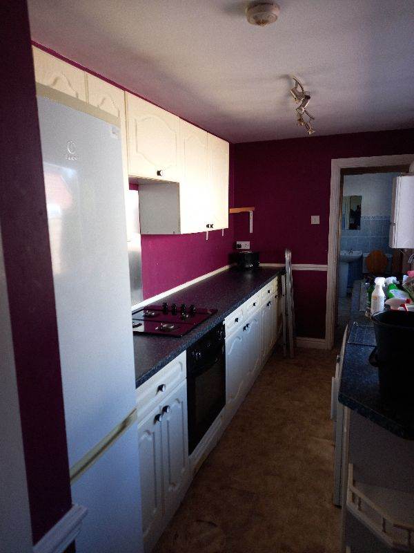 **AVAILABLE**NEWCASTLE-UNDER-LYME**3 BEDROOM TERRACE**HEATH STREET**