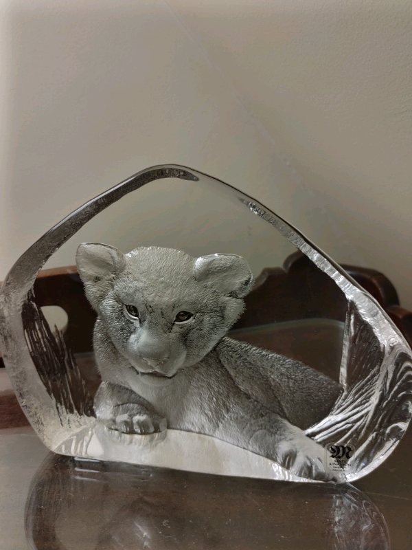 Limited edition Mats ats Jonasson paperweight 