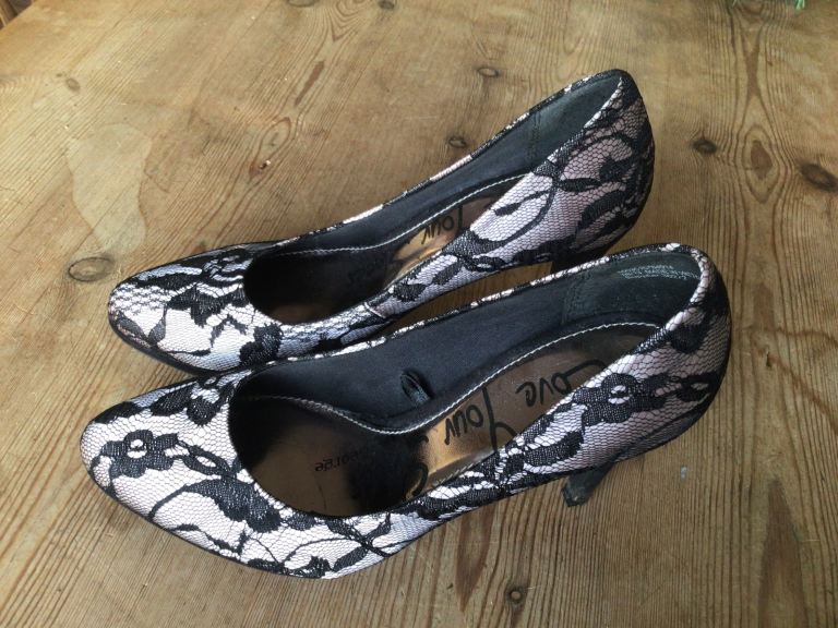 Women’s size 3 shoes