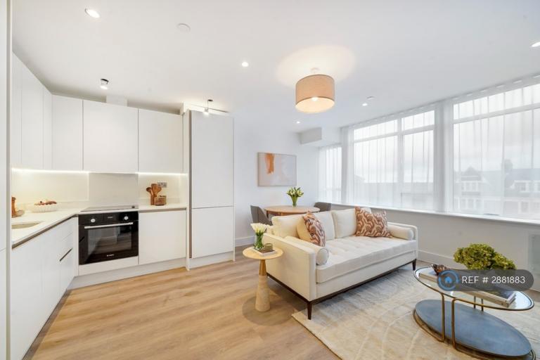 1 bedroom flat in Elgar House, London, SW16 (1 bed) (#2881883)