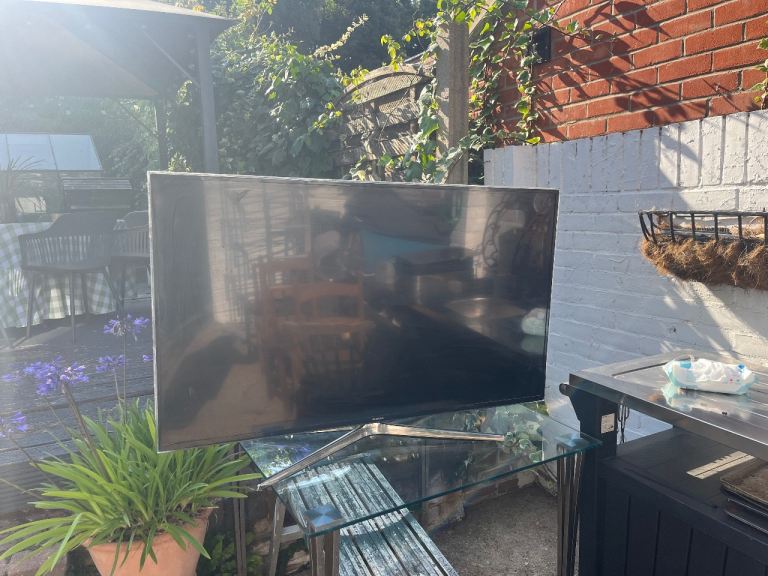 Samsung Flat Screen TV with Stand – Fair Condition