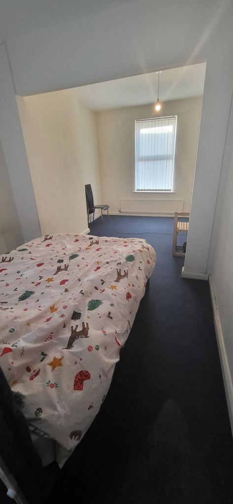 DOUBLE ROOM TO LET-NO DEPOSIT 