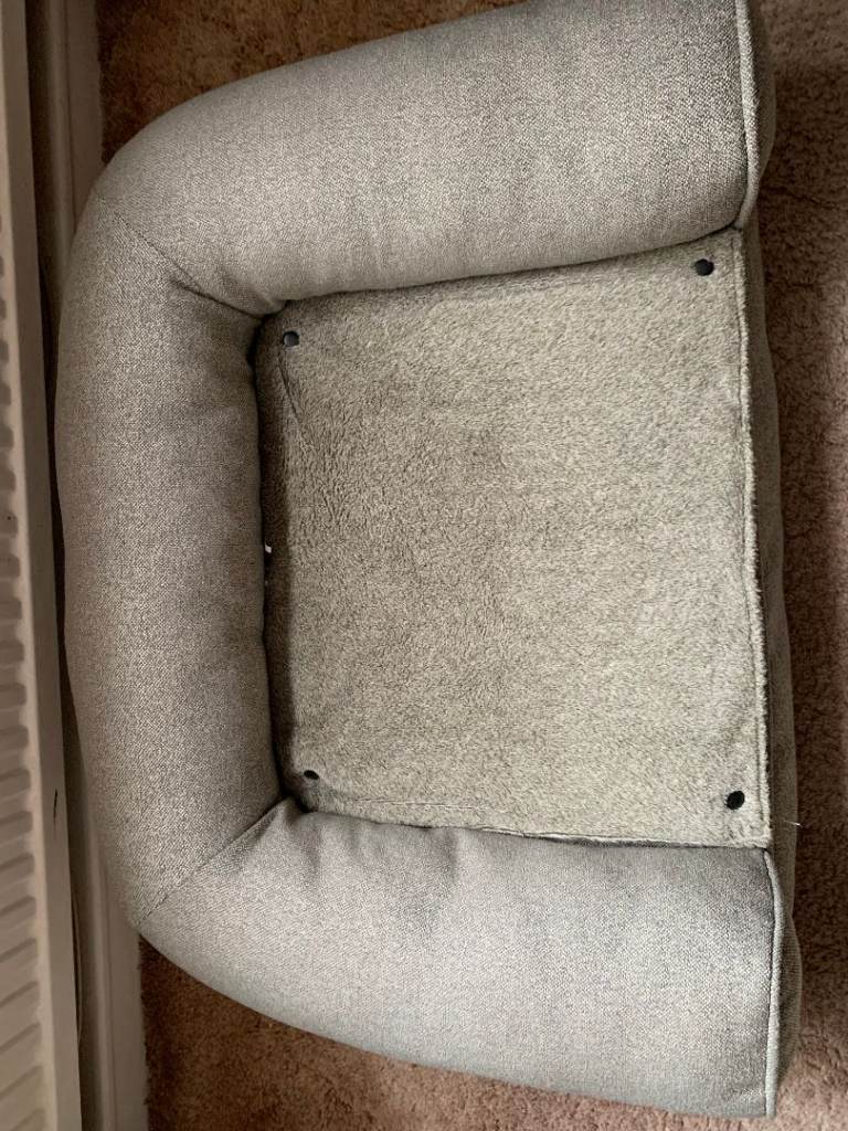 3 Peaks Grey Tweed Type Pet Bed