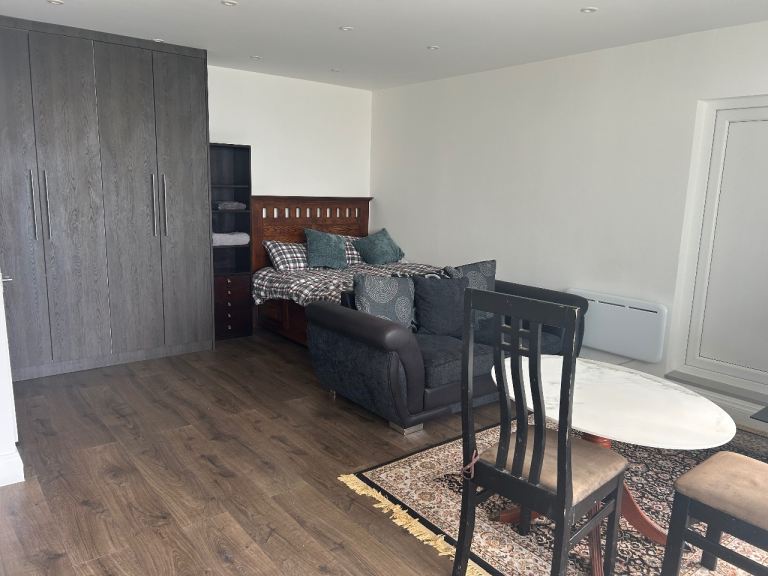 annex  for rent ( studio)