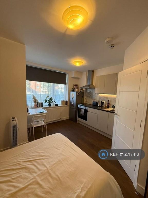 Studio flat in Ballards Lane, London, N3 (#2717413)