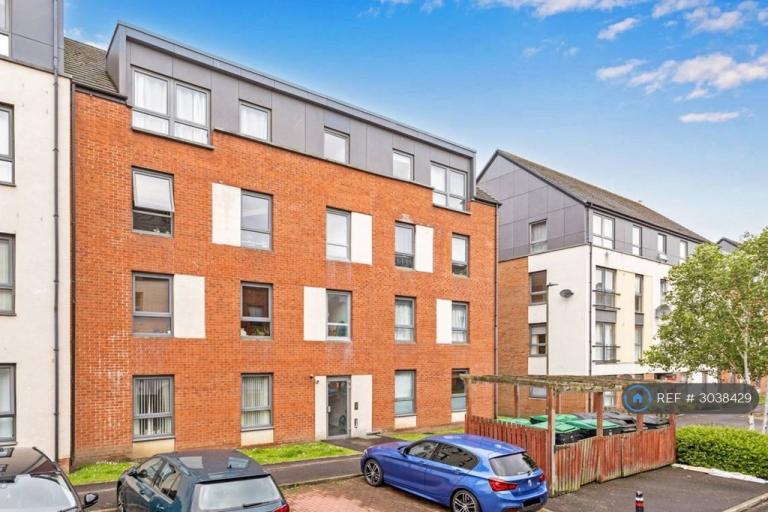 2 bedroom flat in Ferry Gait Crescent, Edinburgh, EH4 (2 bed) (#3038429)