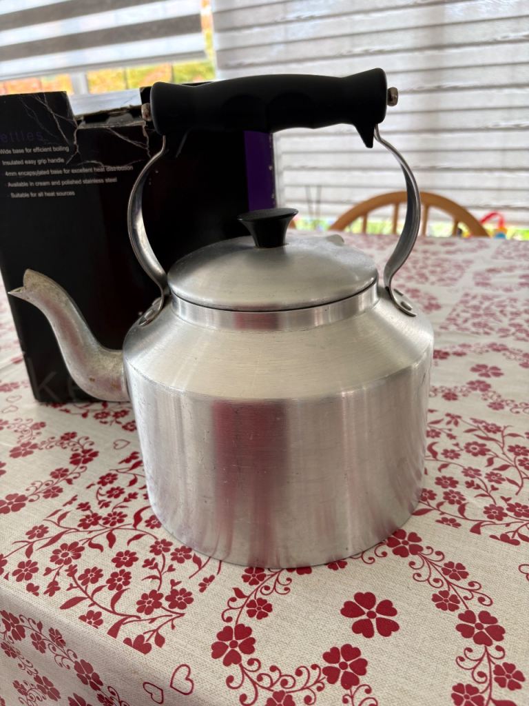 AGA Cookshop Classic Stainless Steel Kettle – Good Condition