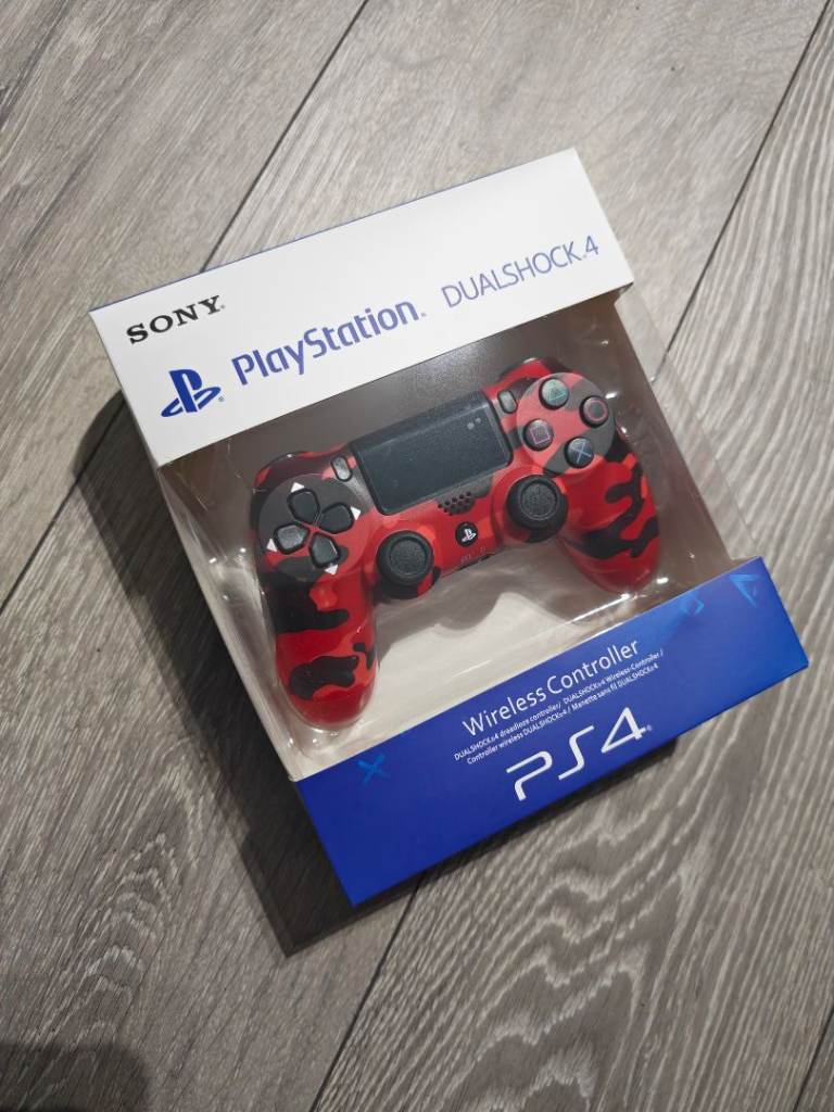 Red camo wireless PS4-controller with a free charging usb 