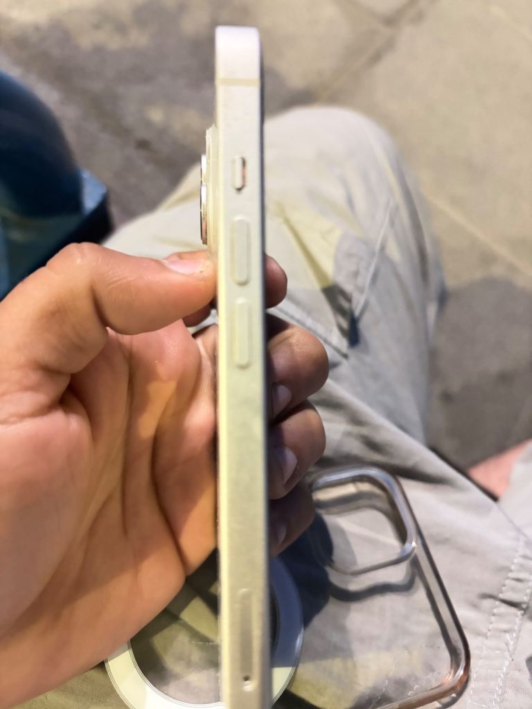 iPhone 14 128GB White with Clear Case – Good Condition