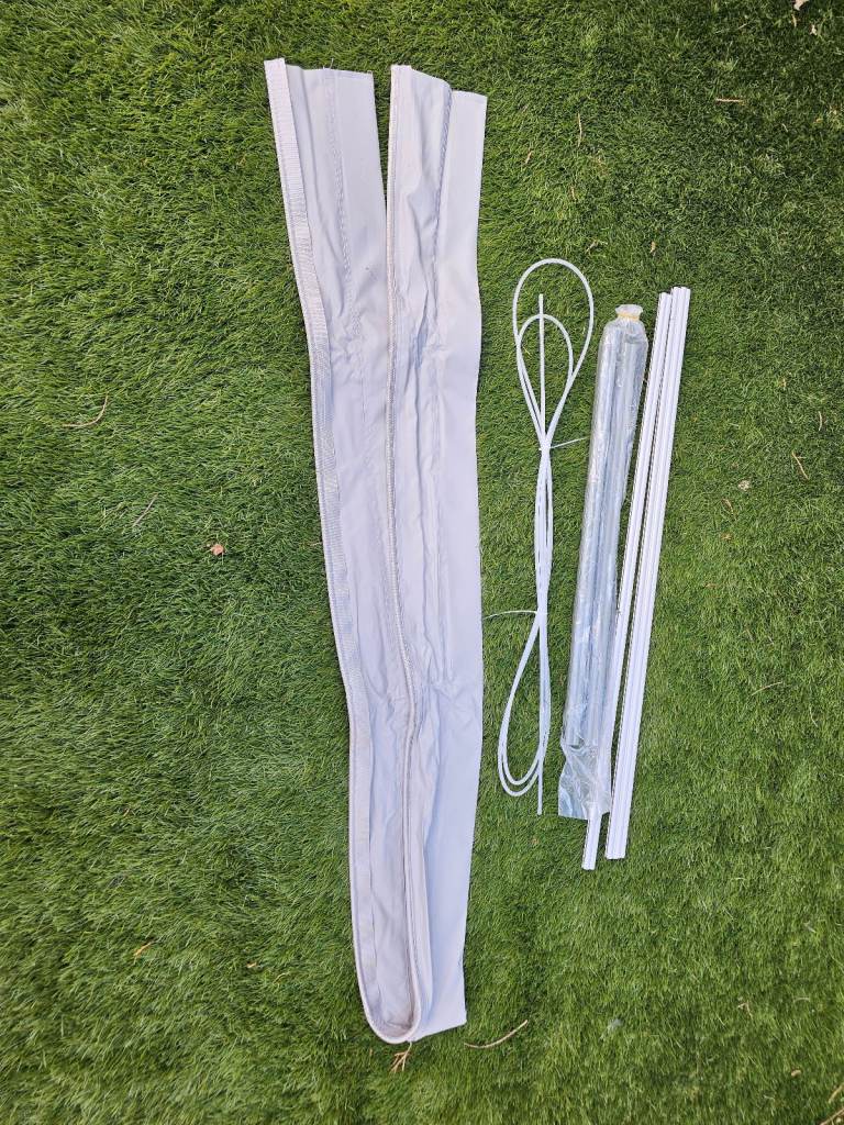 Magnetic awning connecting strip 