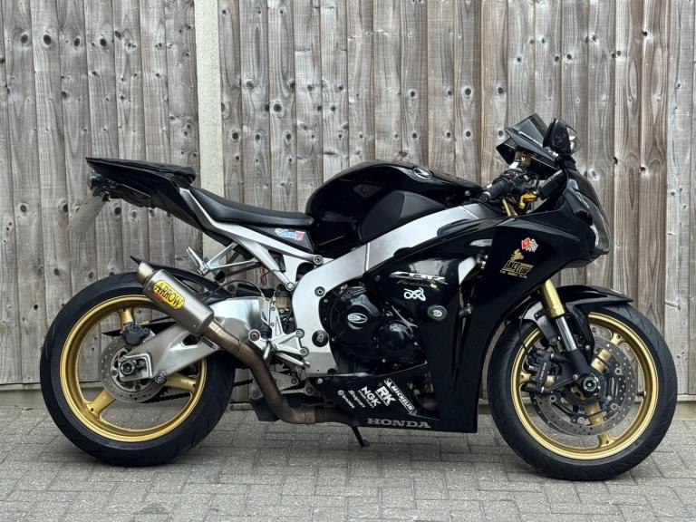 HONDA CBR 1000 RR FIREBLADE 2011 (11) SUPER SPORT + FULL SERVICE HISTORY 