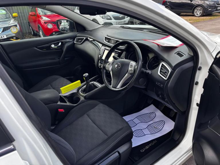 2016 Nissan Qashqai 1.2 DiG-T N-Connecta 5dr HATCHBACK PETROL Manual