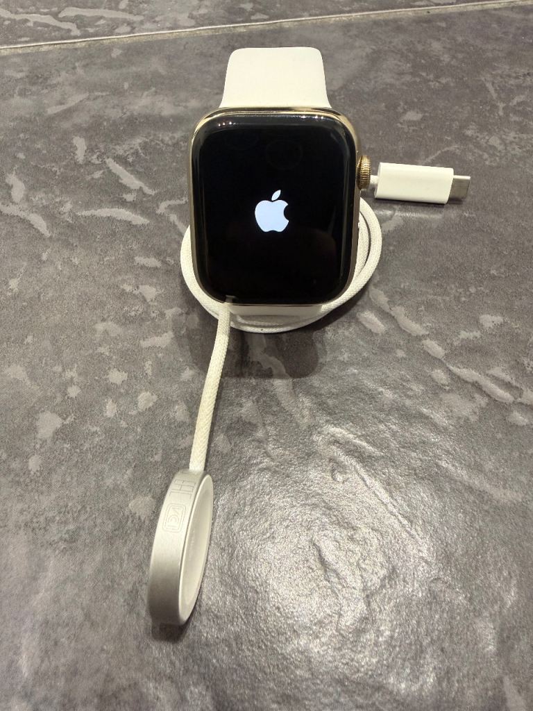 Apple Watch Series 9 Gold Stainless 45mm