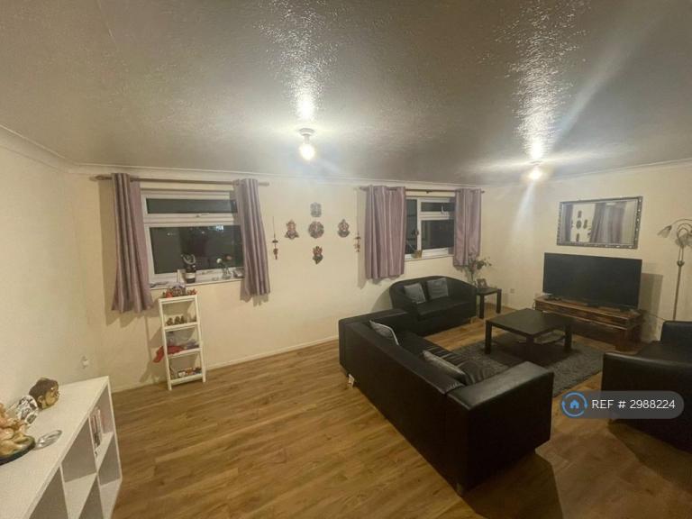 2 bedroom flat in Touchwood Hall Close, Solihull, B91 (2 bed) (#2988224)