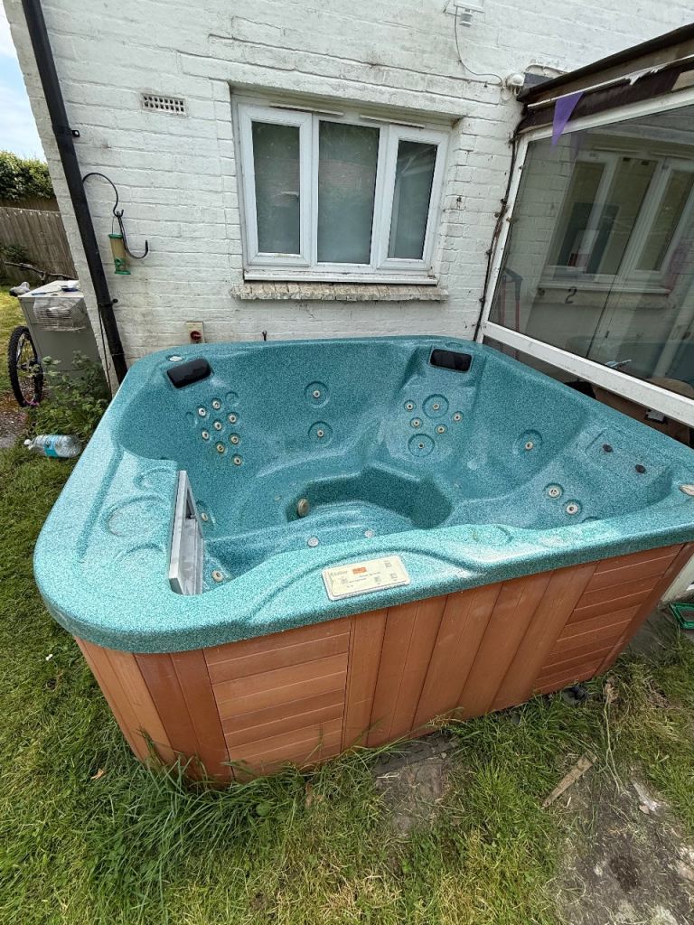 Hot tub 
