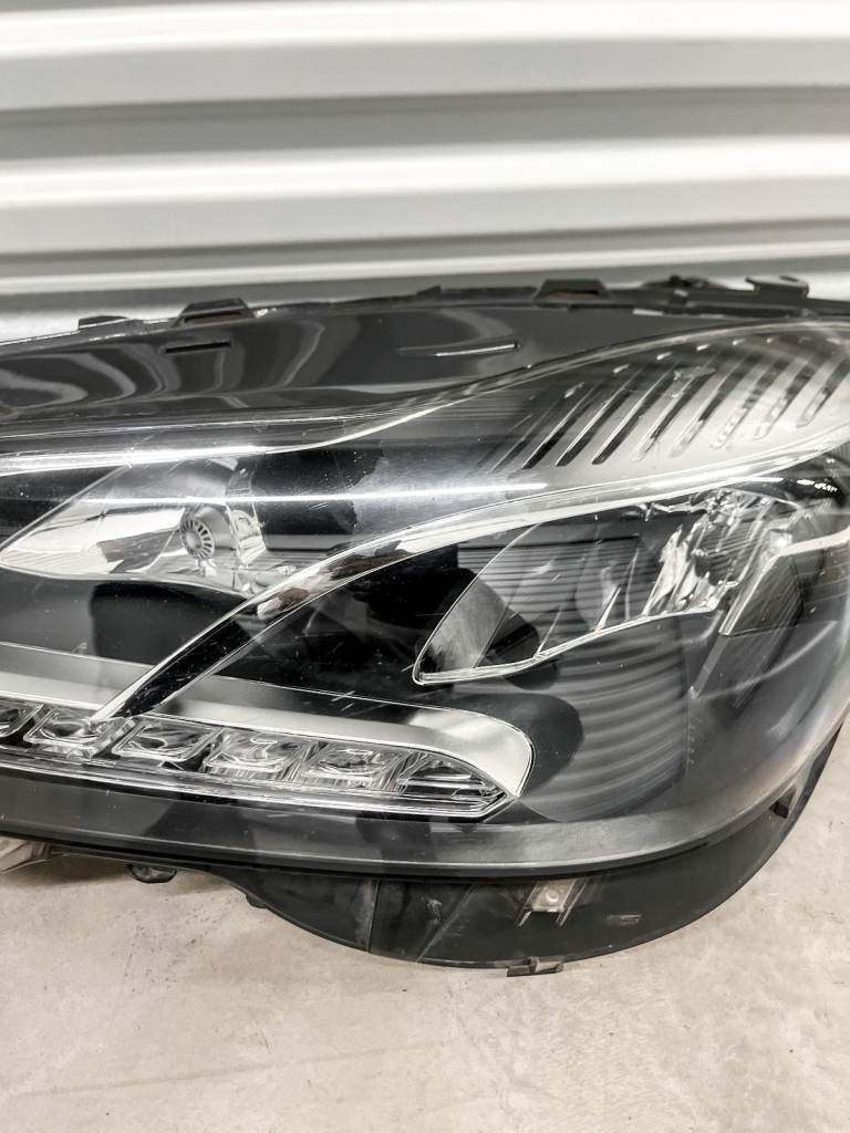 Genuine Mercedes E CLASS-Class W212 13-15 Headlight Left Passenger Side