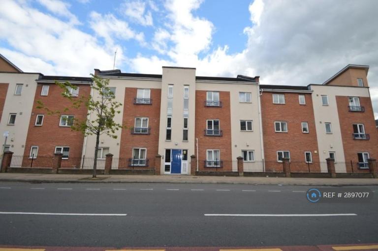 2 bedroom flat in Stretford Road, Manchester, M15 (2 bed) (#2897077)