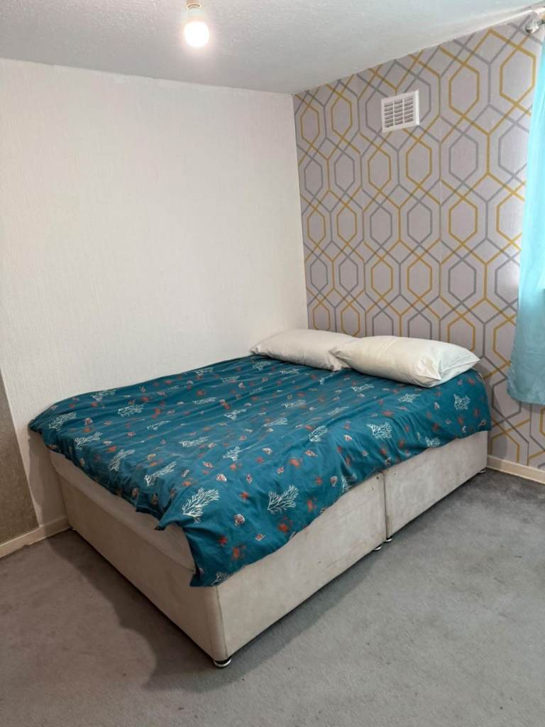 Doublebed room available in a flat