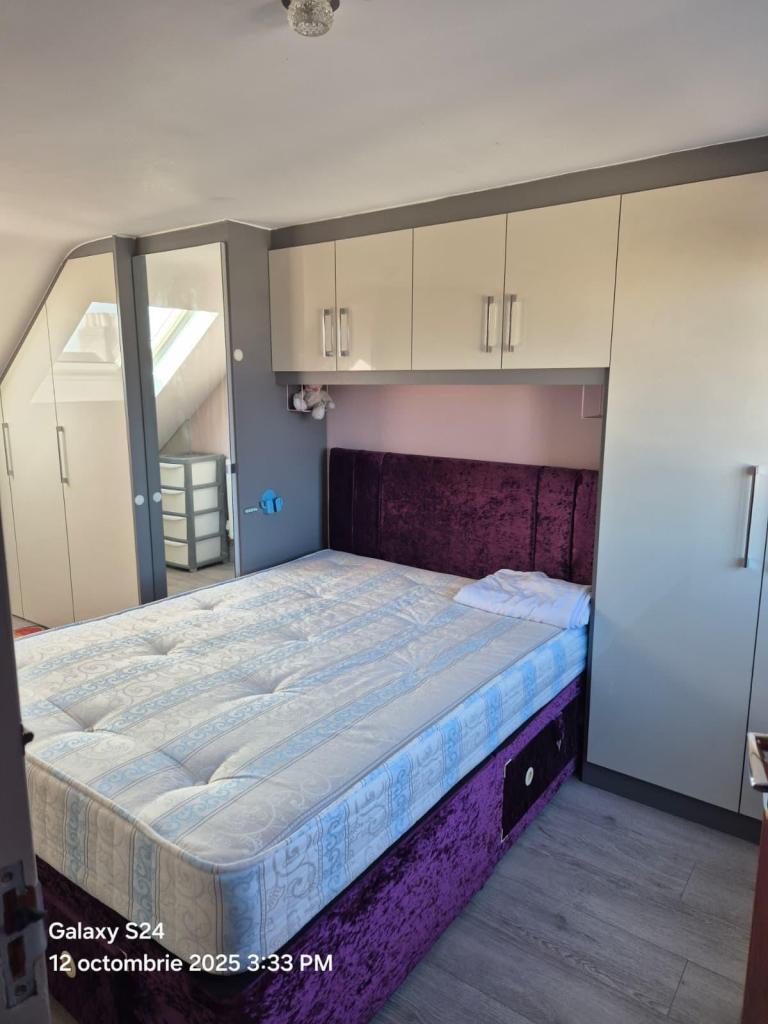 Studio Room off Green street 