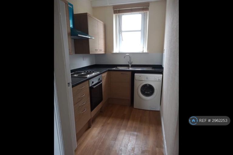 2 bedroom flat in Strathmartine Road, Dundee, DD3 (2 bed) (#2962253)