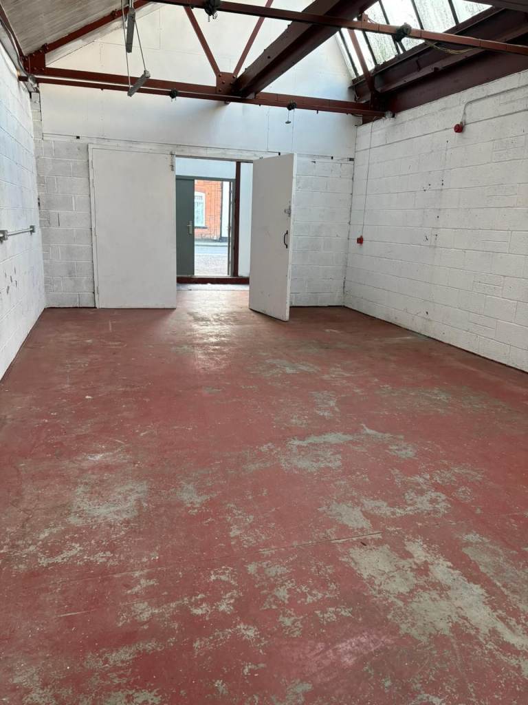 Secure, convenient self-contained 961 sq ft storage unit to let in Sutton Ashfield, no deposit!