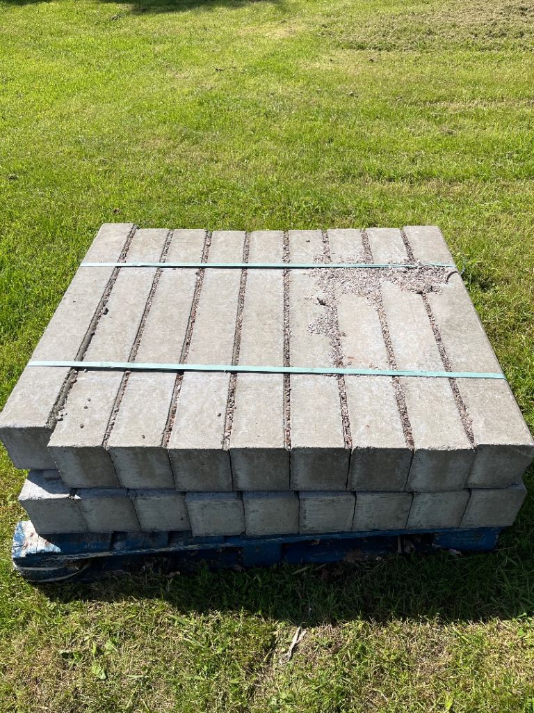 Concrete kerb stones 