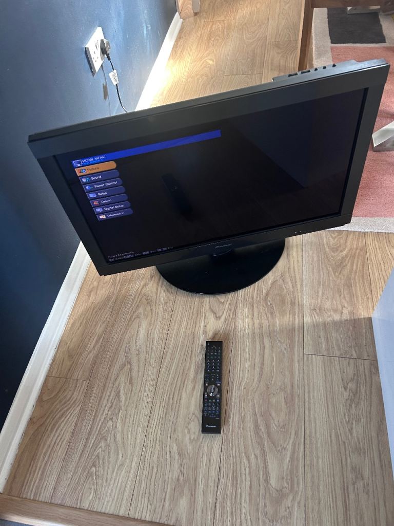 Pioneer 32 inch flat screen television 