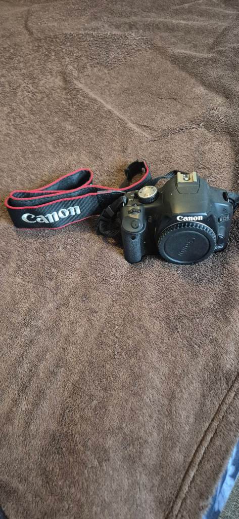 Canon EOS 500D Digital Camera (used in greay condition)