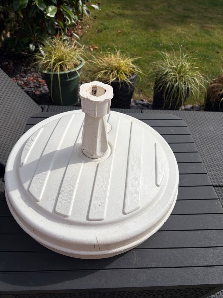 * 13-Litre Plastic Round Parasol Base - Grab a Bargain*