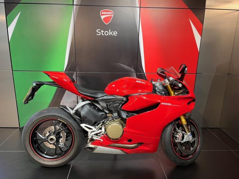 DUCATI PANIGALE 1199 S 2012 ONE OWNER ONLY 1540 MILES ! TIME WARP